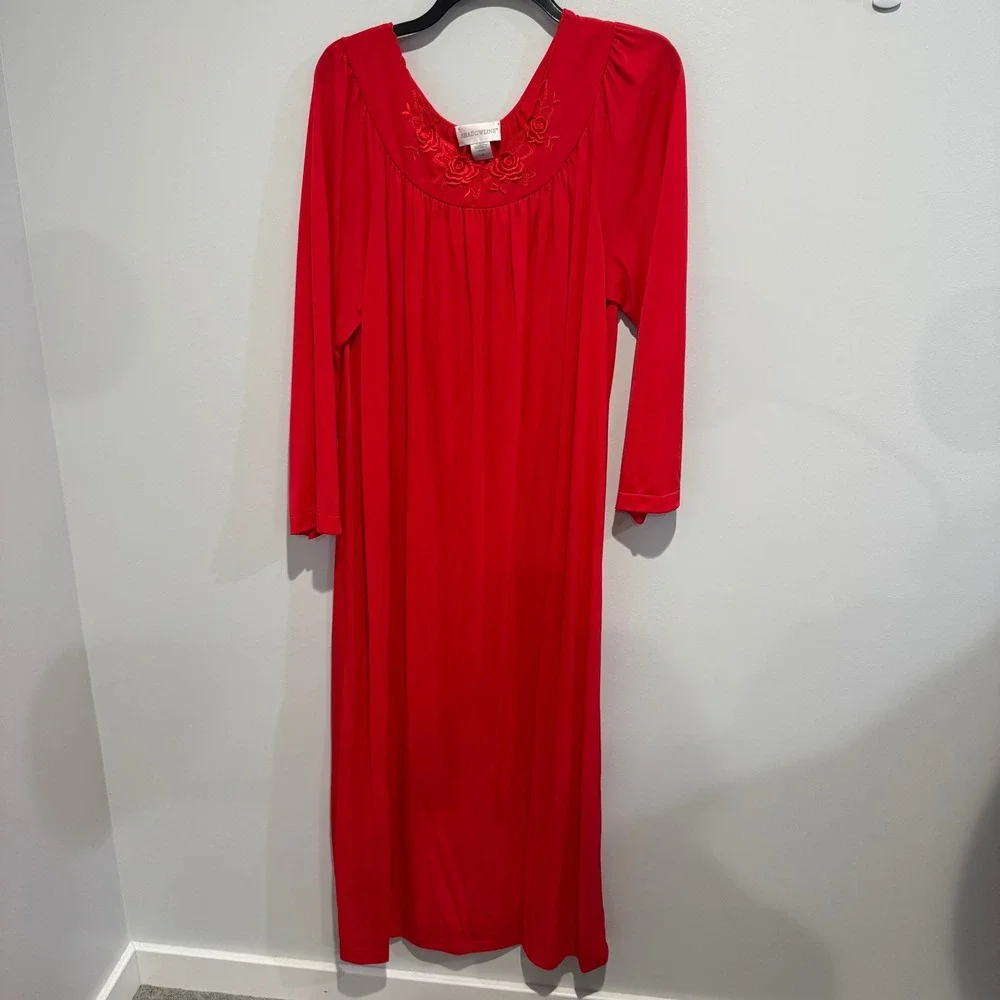 Shadowline Embroidered‎ Floral Nightgown Women Red size 1X Long Sleeve Nylon